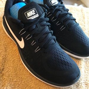 Nike women’s flex run size 9.